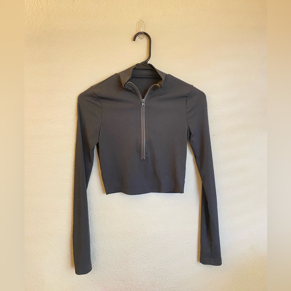 XS shein long sleeve crop zip up